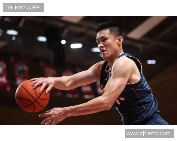 周鹏：一向和易建联有联络 他挺好的身段比打球时还健康